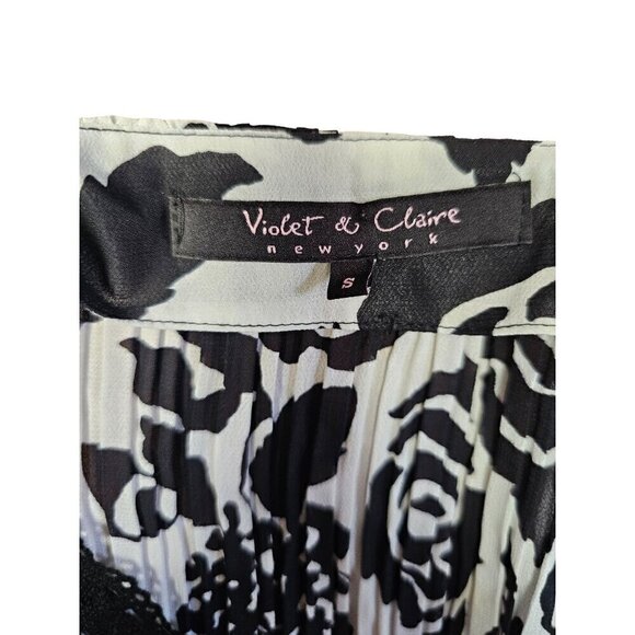 Black and White Heavily Pleated Oversize, Loose Fit Casual Summer V-Neck Top, S - Picture 4 of 6